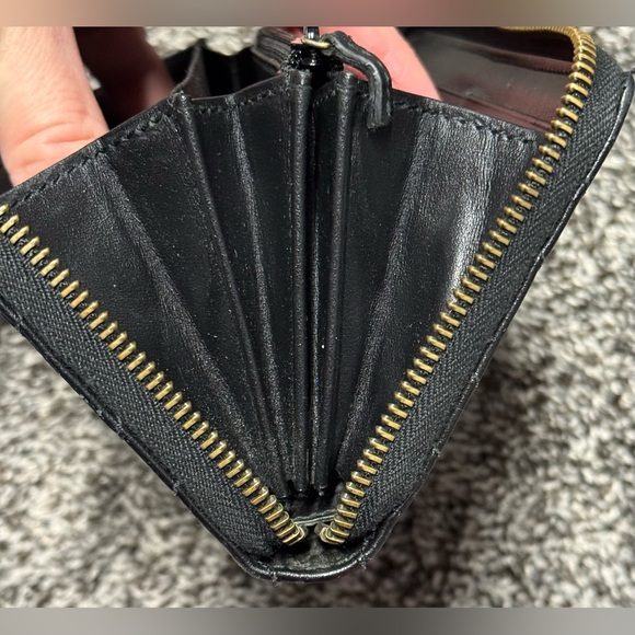 Gucci GG Marmont black zip around wallet - Picture 10 of 16